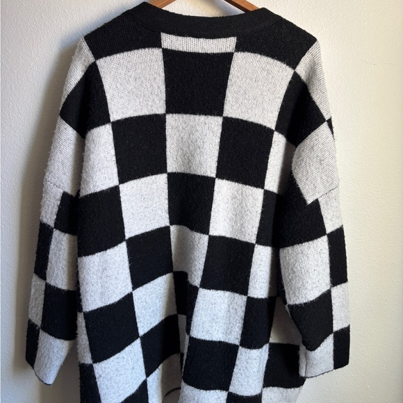 Oversized Torrid Black and White Checkered Button Cardigan size 1/2 - Picture 3 of 8